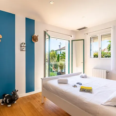 Easy Clés- Contemporary With Heated Pool Villa