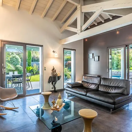 Villa Easy Clés- Contemporary With Heated Pool