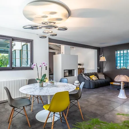 Easy Clés- Contemporary With Heated Pool *
