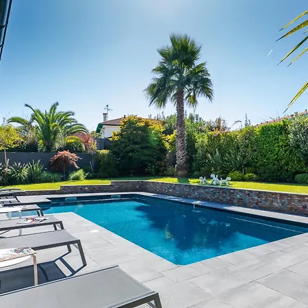 Easy Clés- Contemporary With Heated Pool Villa
