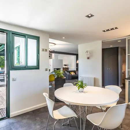 Julia - Contemporaine Avec Piscine Villa *