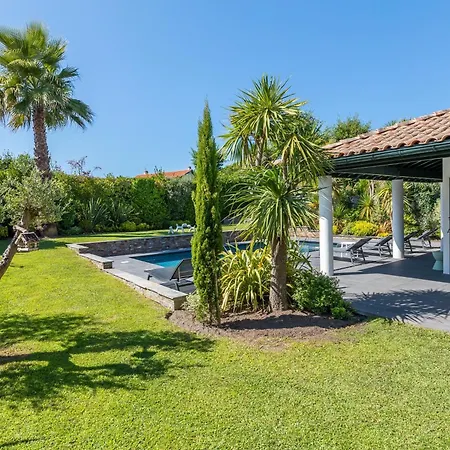 Easy Clés- Contemporary With Heated Pool